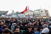 Des pèlerins se rassemblent au sanctuaire sacré de l'imam Hossein à Karbala