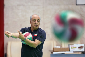 Entrenamiento de la selección iraní de voleibol sentado masculino
