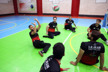 Entrenamiento de la selección iraní de voleibol sentado masculino
