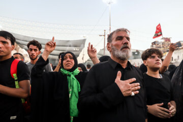 Peregrinos musulmanes llegan a Karbala para conmemorar Arbaín