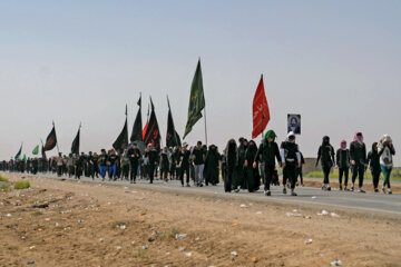 Marche d’Arbaeen à travers la ville d’al-Hamza en Irak