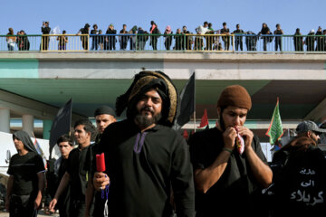 Marche d’Arbaeen à travers la ville d’al-Hamza en Irak