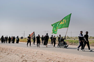 Marche d’Arbaeen à travers la ville d’al-Hamza en Irak
