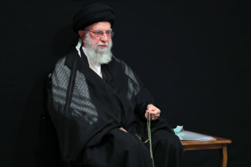 Rencontre entre l'ayatollah Khamenei et les congrégations étudiantes en deuil à Téhéran à l'occasion d'Arbaeen