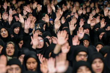 Rencontre entre l'ayatollah Khamenei et les congrégations étudiantes en deuil à Téhéran à l'occasion d'Arbaeen