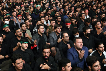Rencontre entre l'ayatollah Khamenei et les congrégations étudiantes en deuil à Téhéran à l'occasion d'Arbaeen