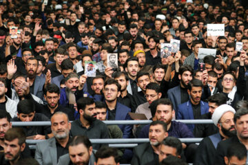Encuentro del Ayatolá Jamenei con un grupo de estudiantes con motivo del Arbaín