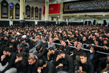 Rencontre entre l'ayatollah Khamenei et les congrégations étudiantes en deuil à Téhéran à l'occasion d'Arbaeen