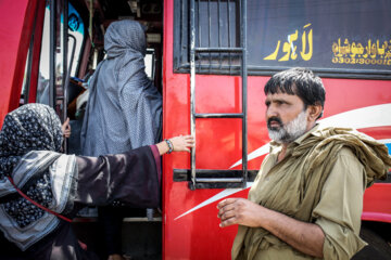 زائران پاکستانی در مرز ریمدان استان سیستان و بلوچستان