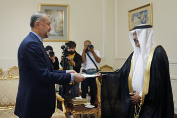 تقدیم رونوشت استوارنامه «عبدالله العنزی» سفیر جدید عربستان به «حسین امیرعبدالهیان» وزیر امور خارجه