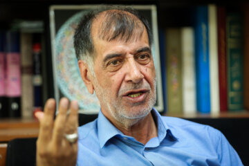 عضو مجمع تشخیص: دعواهای سیاسی را به پهنه اقتصاد نکشانید