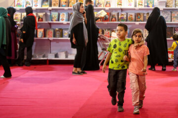 Rentrée scolaire 2023-2024 en Iran: Exposition-vente de fournitures scolaires à Téhéran 