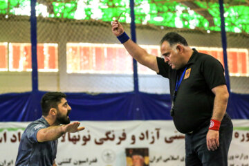 Finales de competencias de mejores talentos iraníes de lucha en Mashhad