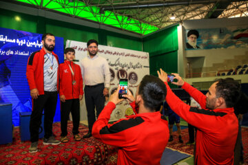 Finales de competencias de mejores talentos iraníes de lucha en Mashhad