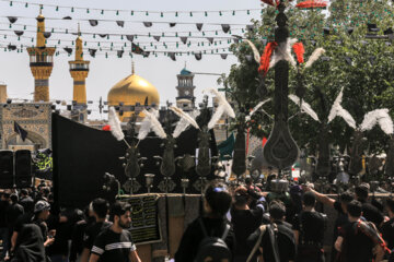 Mashhad, de luto por el aniversario del martirio del Imam Reza (P)
