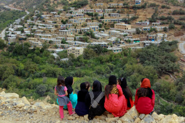 روستای «بُلبَر» از توابع بخش اورامان شهرستان سروآباد است. رودخانه سیروان و چشمه‌های فصلی موقتی «بلچمی» از مهمترین جاذبه های گردشگری این روستای کوهستانی است