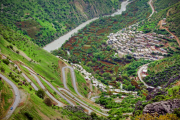 روستای «بُلبَر» از توابع بخش اورامان شهرستان سروآباد است. رودخانه سیروان و چشمه‌های فصلی موقتی «بلچمی» از مهمترین جاذبه های گردشگری این روستای کوهستانی است