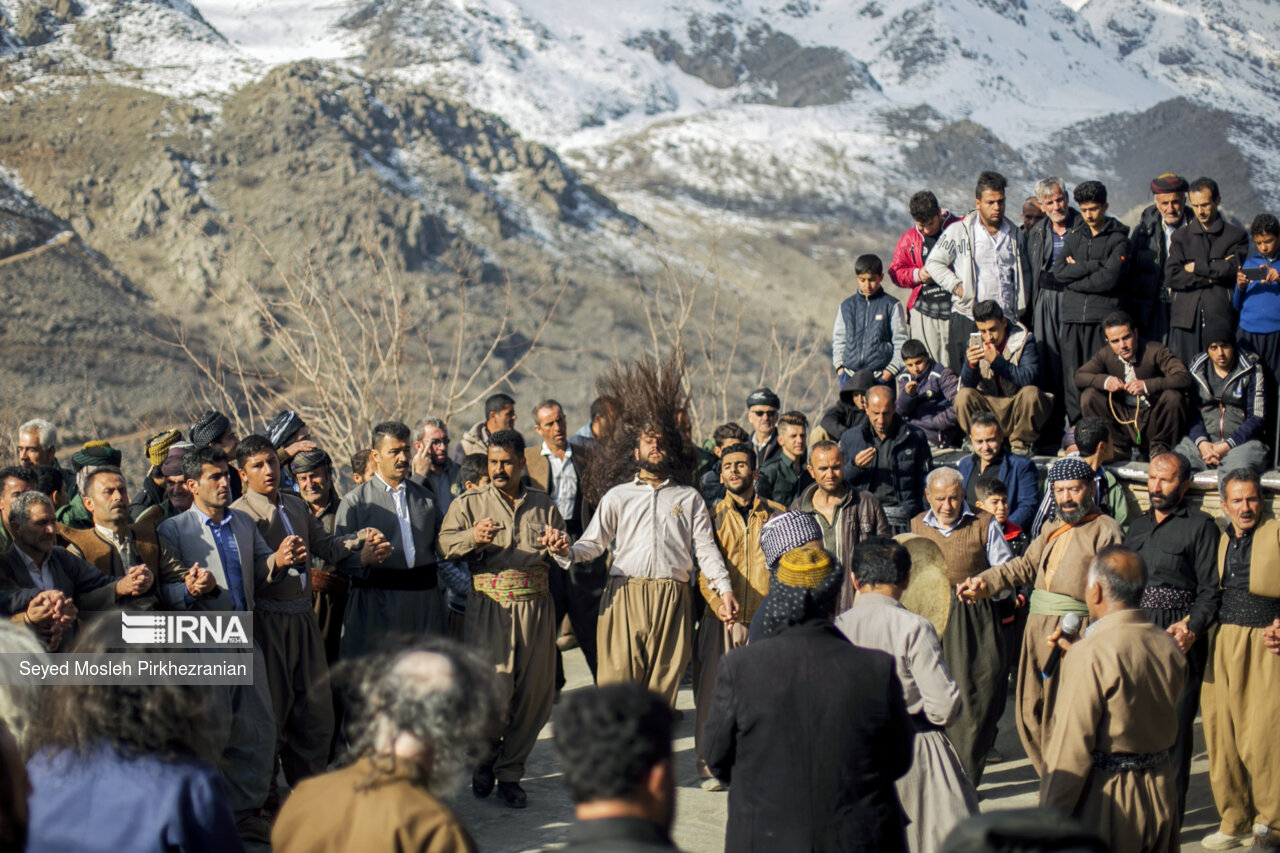 مراسم «پیر شالیار» هر سال در نیمه زمستان در روستای هورامان (اورامان تخت) کردستان در سه روز برگزار  میشود