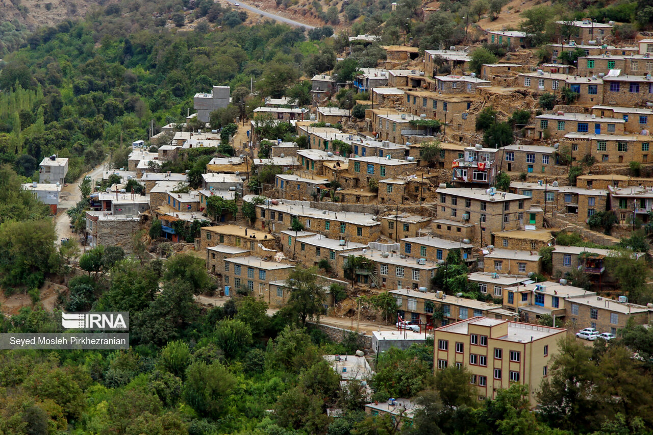 روستای «بُلبَر» از توابع بخش اورامان شهرستان سروآباد است. رودخانه سیروان و چشمههای فصلی موقتی «بلچمی» از مهمترین جاذبه های گردشگری این روستای کوهستانی است