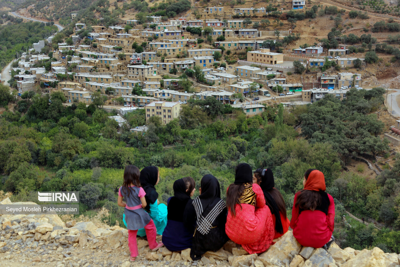 روستای «بُلبَر» از توابع بخش اورامان شهرستان سروآباد است. رودخانه سیروان و چشمههای فصلی موقتی «بلچمی» از مهمترین جاذبه های گردشگری این روستای کوهستانی است