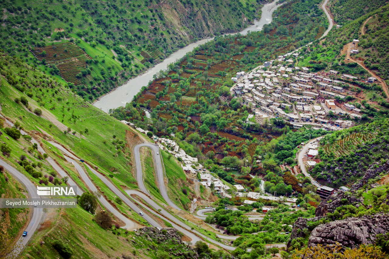 روستای «بُلبَر» از توابع بخش اورامان شهرستان سروآباد است. رودخانه سیروان و چشمههای فصلی موقتی «بلچمی» از مهمترین جاذبه های گردشگری این روستای کوهستانی است