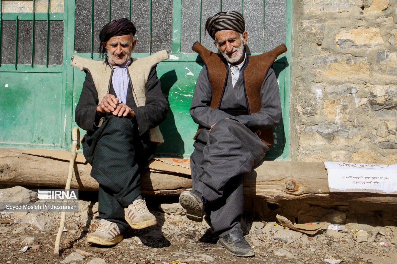 روستای «بُلبَر» از توابع بخش اورامان شهرستان سروآباد است. رودخانه سیروان و چشمههای فصلی موقتی «بلچمی» از مهمترین جاذبه های گردشگری این روستای کوهستانی است