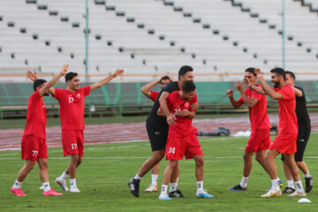 تمرین باریکنان پرسپولیس پیش از دیدار با النصر در استادیوم آزادی