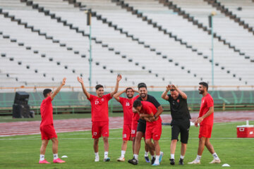 تمرین باریکنان پرسپولیس پیش از دیدار با النصر در استادیوم آزادی