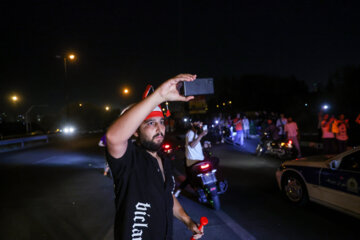Persépolis- Al-Nasr: les images impressionnantes des centaines de supporters dans les rues de Téhéran 