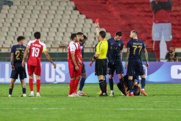 داوران عراقی دیدار پرسپولیس و استقلال به تهران می‌آیند