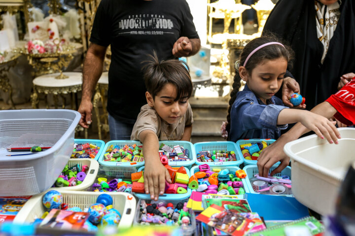 تسخیر نوشت افزارها با نمادهای بیگانه، هویت زدایی دانش آموزان در سایه غفلت