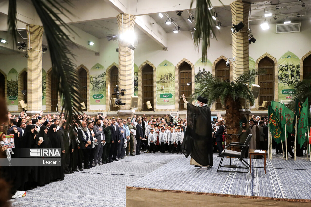 دیدار پیشکسوتان و فعالان دفاع مقدس و مقاومت با رهبر انقلاب