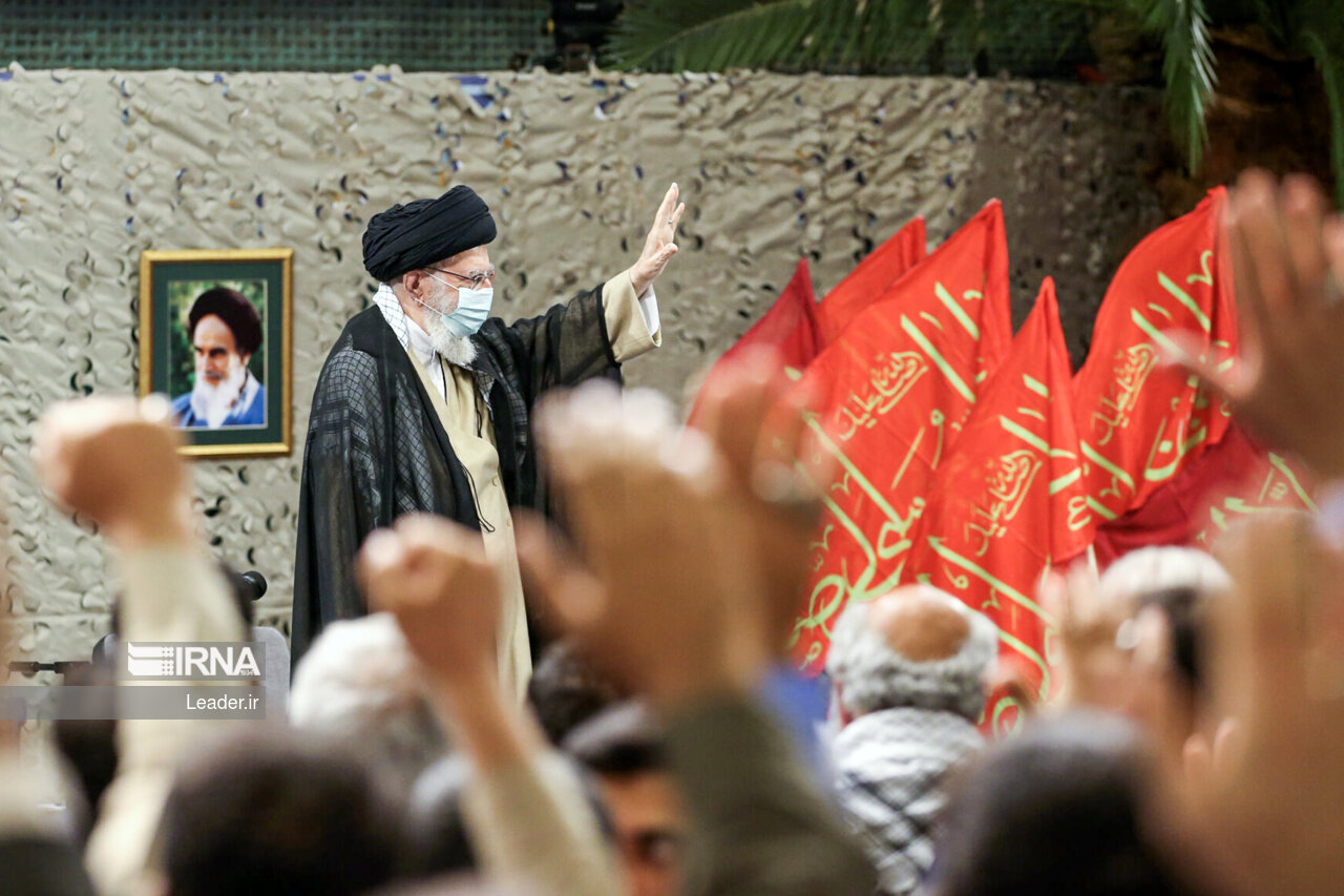 دیدار پیشکسوتان و فعالان دفاع مقدس و مقاومت با رهبر انقلاب