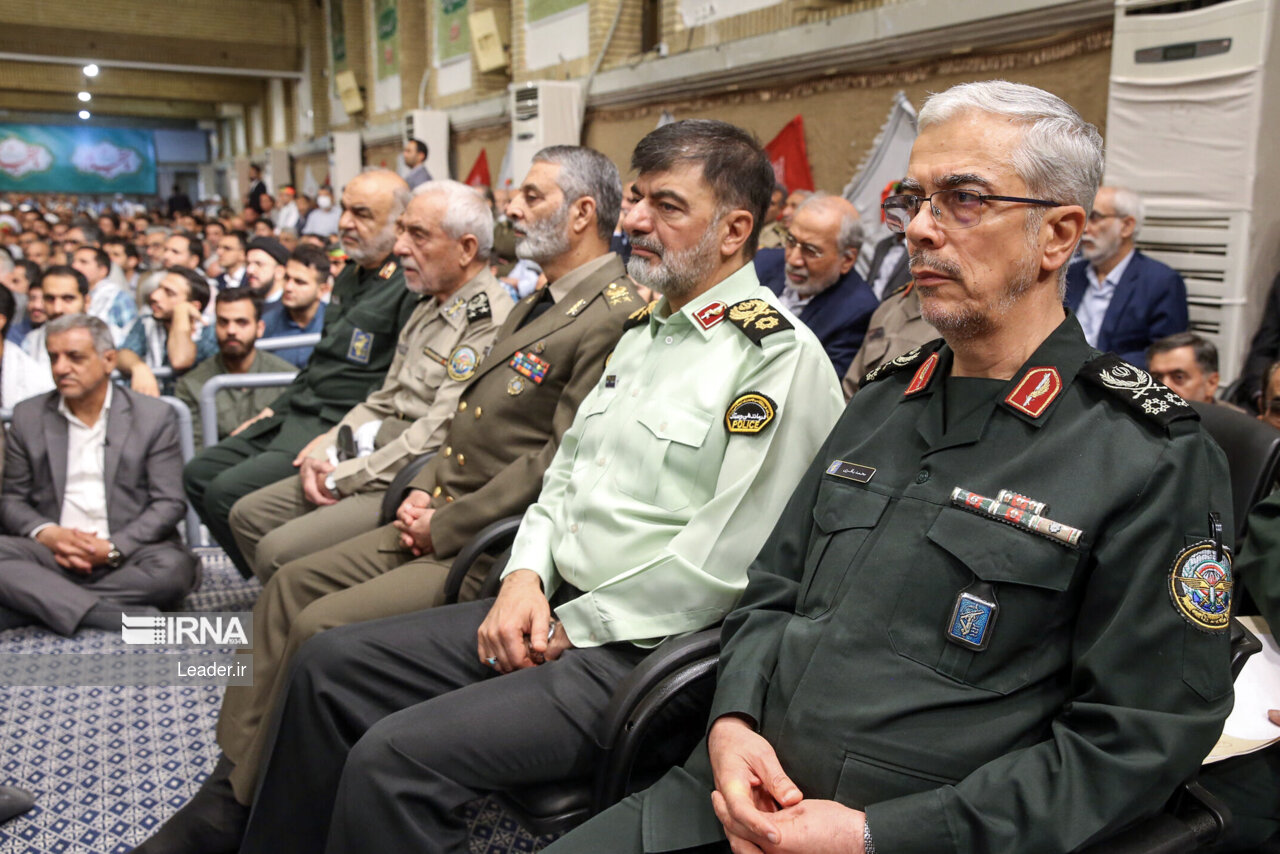 دیدار پیشکسوتان و فعالان دفاع مقدس و مقاومت با رهبر انقلاب