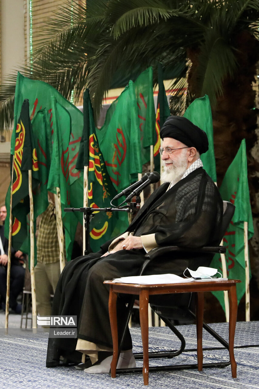 دیدار پیشکسوتان و فعالان دفاع مقدس و مقاومت با رهبر انقلاب