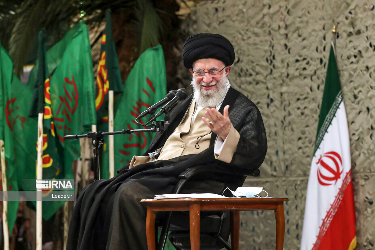 دیدار پیشکسوتان و فعالان دفاع مقدس و مقاومت با رهبر انقلاب