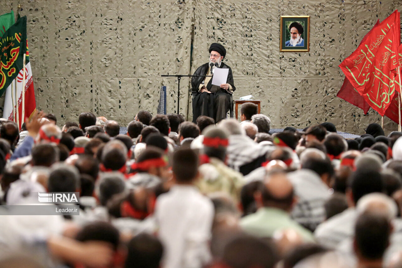 دیدار پیشکسوتان و فعالان دفاع مقدس و مقاومت با رهبر انقلاب