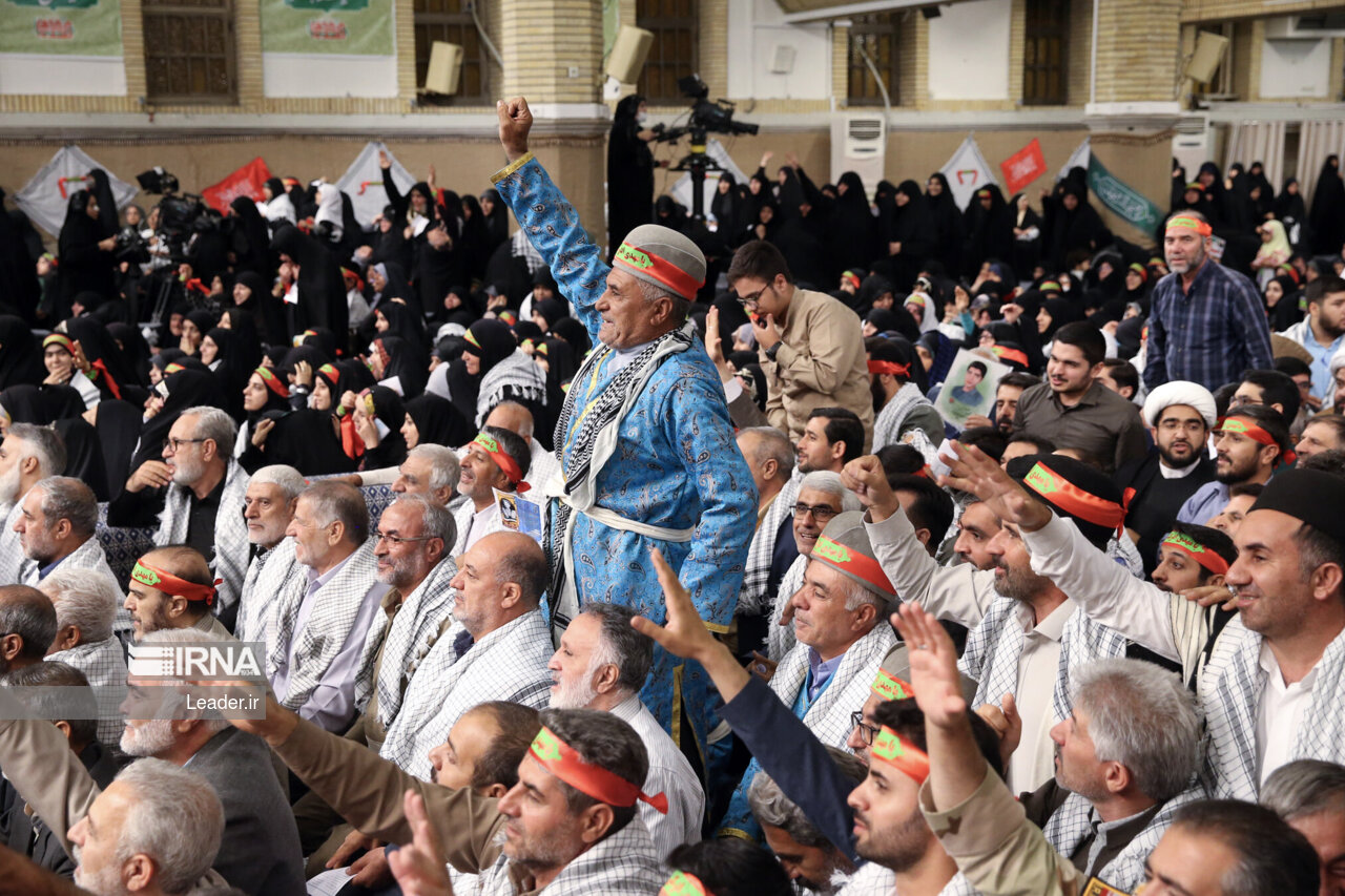 دیدار پیشکسوتان و فعالان دفاع مقدس با رهبر انقلاب