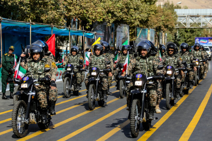 رژه نیروهای مسلح مستقر در فارس برگزار شد