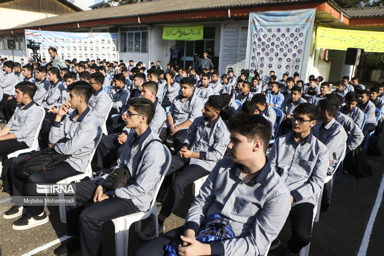 سردار مومنی: جامعه هدف سوداگران مرگ دانش‌آموزان و دانشجویان است