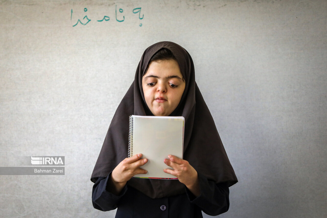 دست خیّران آذربایجان شرقی بر سر دانش آموزان استثنایی دست خیّران آذربایجان شرقی بر سر دانش آموزان استثنایی