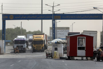 ۳۰۰ دستگاه کامیون در هرات افغانستان منتظر ورود به ایران هستند
