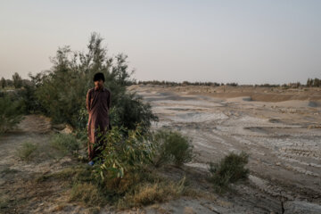ابتدای رود خشک شده هیرمند در مرز ایران و افغانستان.