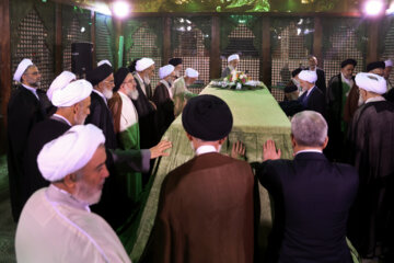 Miembros de la Asamblea de Expertos renuevan su lealtad al Imam Jomeini
