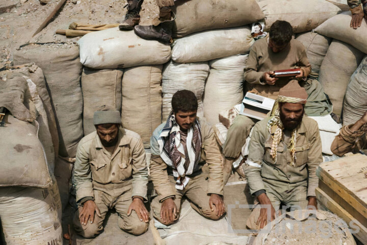 ساکی در دست، نگاهی به کربلا