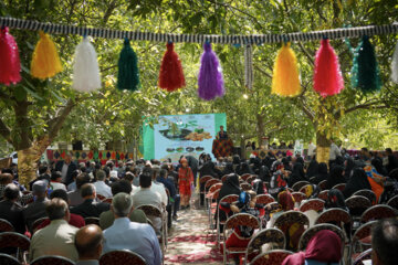 جشنواره ملی گردو در روستای کهمان شهرستان سلسله استان لرستان