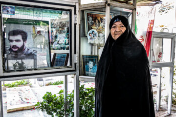 Téhéran-Cimetière de Behesht-e Zahra : dépoussiérage des tombes des martyrs de la Guerre imposée à l’occasion de la Défense Sacrée 2023 (Photo : Hassan Shirvani)