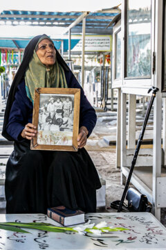 Téhéran-Cimetière de Behesht-e Zahra : dépoussiérage des tombes des martyrs de la Guerre imposée à l’occasion de la Défense Sacrée 2023 (Photo : Hassan Shirvani)