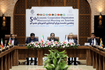 Quinta reunión de ministros de turismo de los países miembros de la ECO en Ardabil
