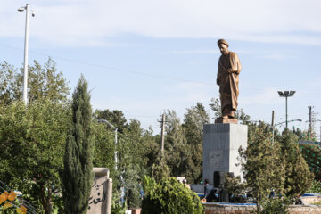 رونمایی از مجسمه علامه امینی در میدان الغدیر تهران